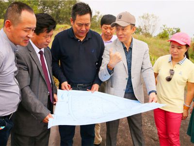 遠(yuǎn)恒佳重慶公學(xué)以及各級職能部門對學(xué)校的規(guī)劃設(shè)計進行方案研討