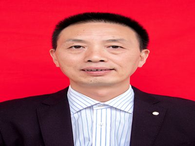 冉澤明：遠(yuǎn)恒佳學(xué)校小學(xué)部副校長(zhǎng)，高級(jí)教師，全國(guó)優(yōu)秀教師、全國(guó)新教育榜樣教師、重慶市骨干教師，榮獲重慶市美術(shù)優(yōu)質(zhì)課一等獎(jiǎng)