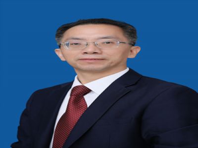 汪繼波:中學(xué)數(shù)學(xué)高級教師，曾任副校長、教導(dǎo)主任，年擔(dān)任年級主任、歷任高中數(shù)學(xué)教研組長、備課組長、班主任，廣州市白云區(qū)高三中心組成員等。多次獲教學(xué)成果一等獎，數(shù)名學(xué)生考入北大、清華、浙大、復(fù)旦、中大、武大等名校，曾獲市級“優(yōu)秀教師”、“優(yōu)質(zhì)課”競賽市級一等獎、省級二等獎，數(shù)學(xué)競賽省級“優(yōu)秀輔導(dǎo)教師”，“優(yōu)秀班主任”，等等。20多篇數(shù)學(xué)論文公開發(fā)表，其中2篇被中國人民大學(xué)《高中數(shù)學(xué)教與學(xué)》全文轉(zhuǎn)載。