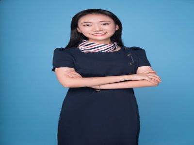 石秋童:美術(shù)，畢業(yè)于四川美術(shù)學(xué)院，成績優(yōu)異，獲得四川美術(shù)學(xué)院畢業(yè)設(shè)計學(xué)院獎，大學(xué)期間在心田美術(shù)兼職兩年，有豐富的教學(xué)經(jīng)驗。