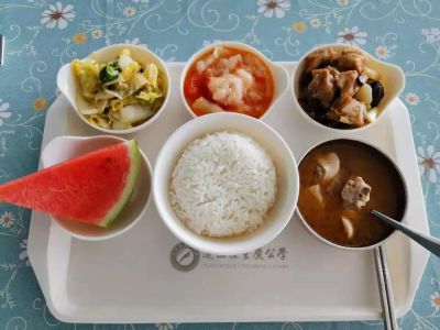 美好學(xué)校|湖畔餐廳，請你低調(diào)一點好么？