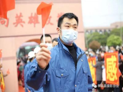 榜樣的力量2：逆行“請戰(zhàn)”湖北，妻子為他點贊！