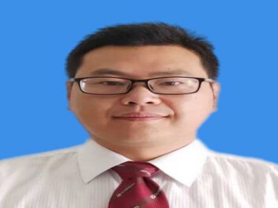 黃健:中學(xué)數(shù)學(xué)一級(jí)教師，12年教齡，長(zhǎng)期擔(dān)任班主任，帶領(lǐng)過(guò)6屆高三參加高考，多名學(xué)生被一流大學(xué)錄取。曾擔(dān)任年級(jí)組長(zhǎng)、數(shù)學(xué)教研組長(zhǎng)，輔導(dǎo)多名學(xué)生在希望杯全國(guó)邀請(qǐng)賽和全國(guó)數(shù)學(xué)奧賽中獲獎(jiǎng)，多次評(píng)為校優(yōu)秀班主任、優(yōu)秀教師、骨干教師。獲貴州省六盤水市骨干班主任榮譽(yù)稱號(hào)。   六枝特區(qū)第六屆高中數(shù)學(xué)優(yōu)質(zhì)課評(píng)委，六盤水市2017屆高中數(shù)學(xué)質(zhì)量監(jiān)測(cè)考試命題教師，2018年貴州省普通高中高考評(píng)卷教師，并評(píng)為優(yōu)秀